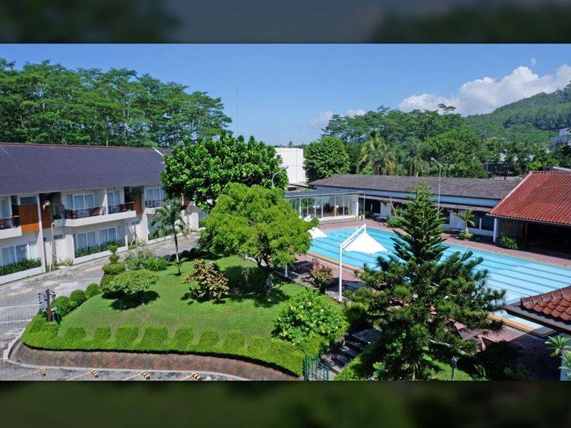 Front One Resort Magelang Exterior foto